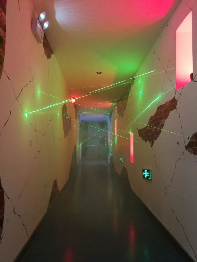 模擬火災(zāi)煙霧逃生通道