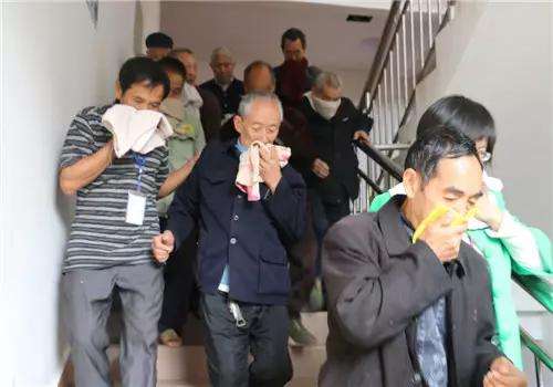 火災煙霧通道逃生