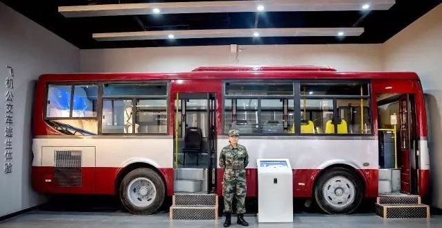 公交車逃生 公交車逃生