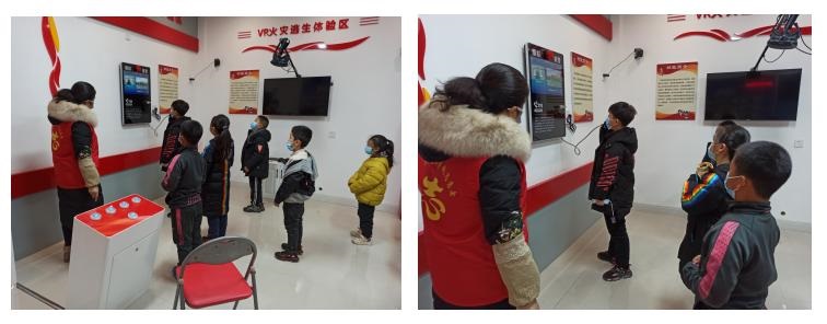 學(xué)生參觀消防體驗(yàn)館