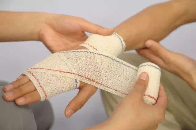 8字繃帶包扎法4 8字繃帶包扎法4