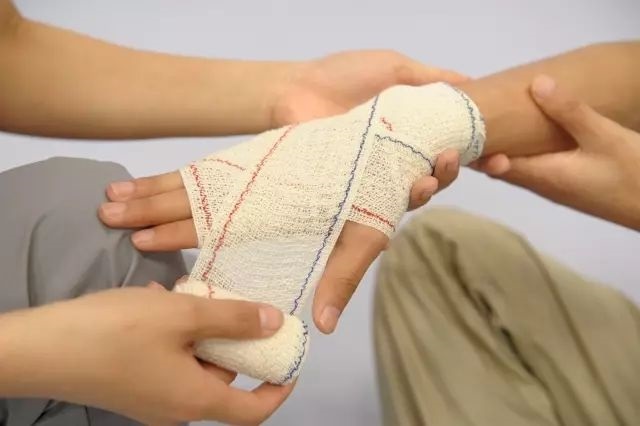 8字繃帶包扎法6 8字繃帶包扎法6