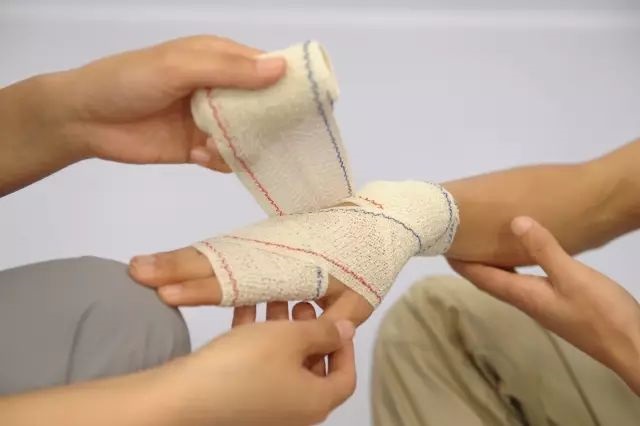 8字繃帶包扎法5 8字繃帶包扎法5