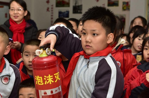 小學生手持模擬滅火設備模擬滅火
