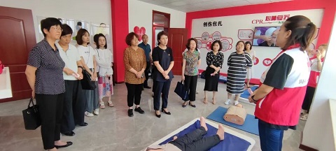 陽泉市婦聯(lián)機關干部參觀紅十字生命健康安全體驗館2