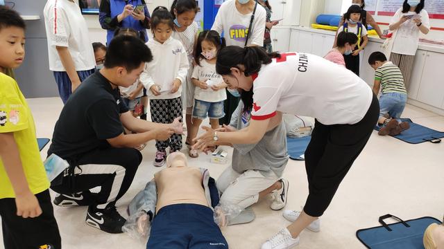 模擬心肺復(fù)蘇體驗(yàn)