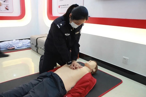 模擬心肺復(fù)蘇體驗(yàn)