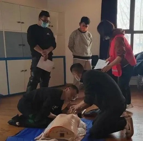 西紅門鎮(zhèn)應(yīng)急安全教育基地開(kāi)展紅十字應(yīng)急救護(hù)培訓(xùn)