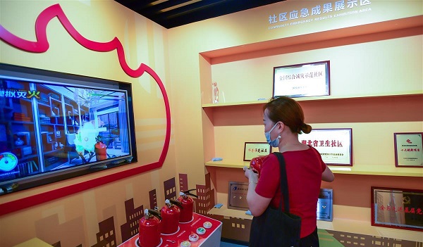 湖北安全體驗(yàn)館系列之武漢梅苑社區(qū)應(yīng)急科普館模擬滅火 湖北安全體驗(yàn)館系列之武漢梅苑社區(qū)應(yīng)急科普館模擬滅火