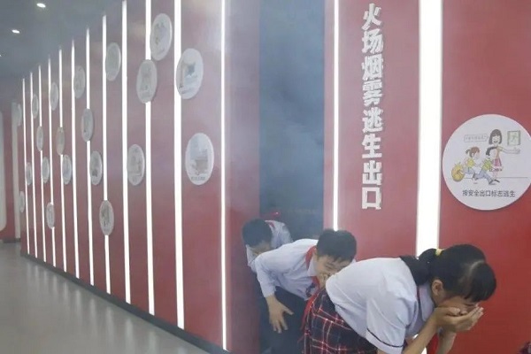 火災(zāi)煙霧逃生通道體驗(yàn)區(qū) 火災(zāi)煙霧逃生通道體驗(yàn)區(qū)